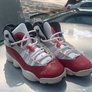 These are a womens size 5 only worn twice fairly new.